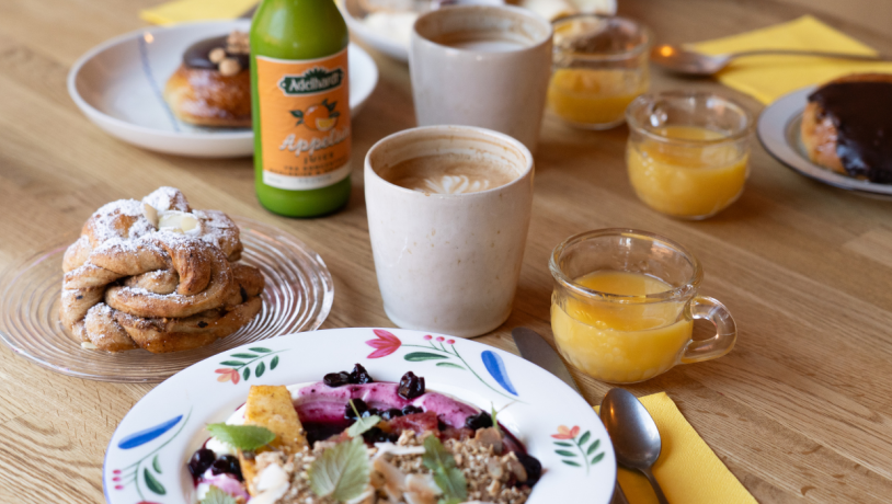 Nær Café og Mikrobageri