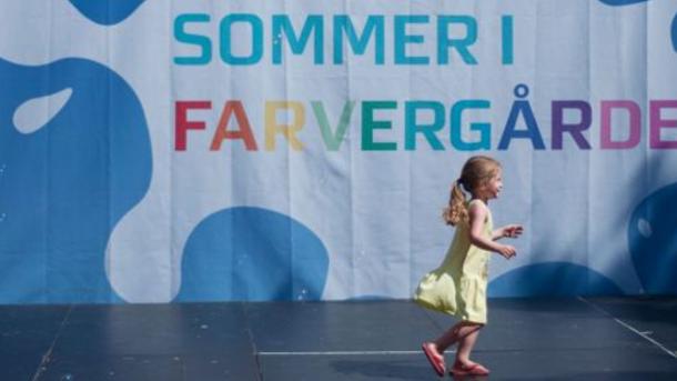 Lille pige til Sommer i Farvergården, Odense