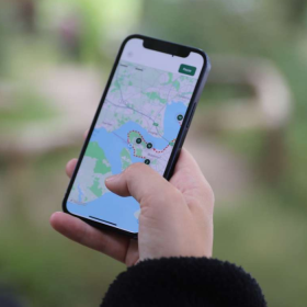 Billede af vandrepas appen i brug på en telefon